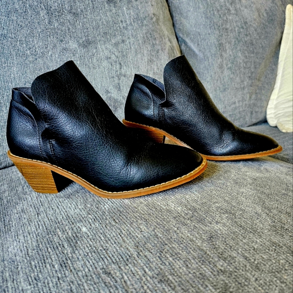Universal Thread Goode Co. Booties